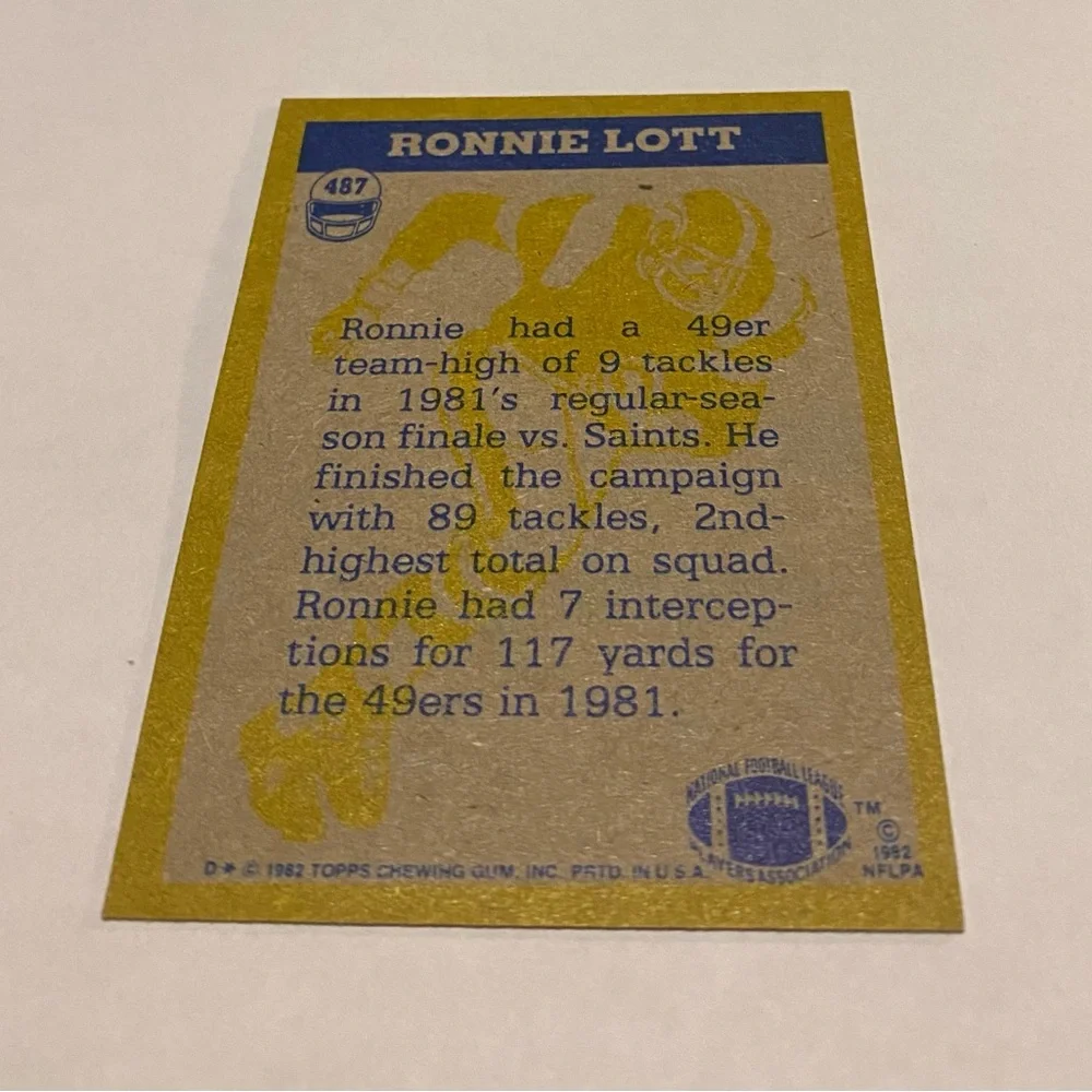 Ronnie Lott RC Rookie 1982 Topps in action Football Card # 487 Vintage